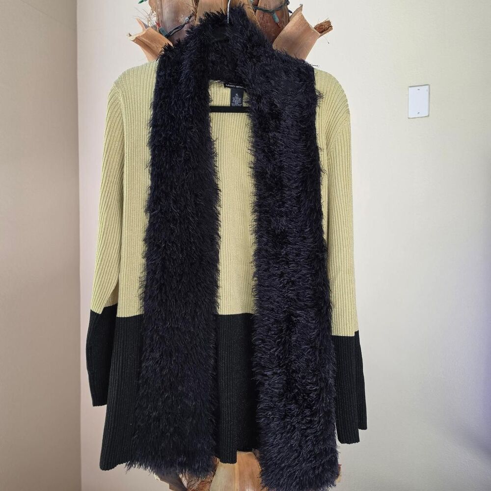 Unbranded Women's Black and Gold Cardigan